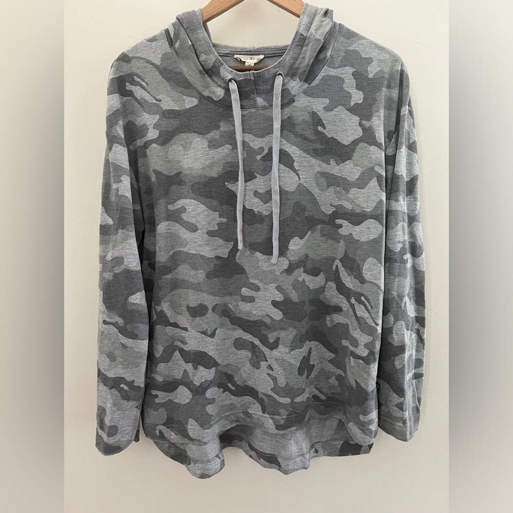 Jane & Delancey Women’s Gray Camouflage Long Sleeve Hoodie Shirt Size Medium